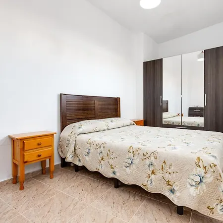 Bonito De Dos Y Piscina *